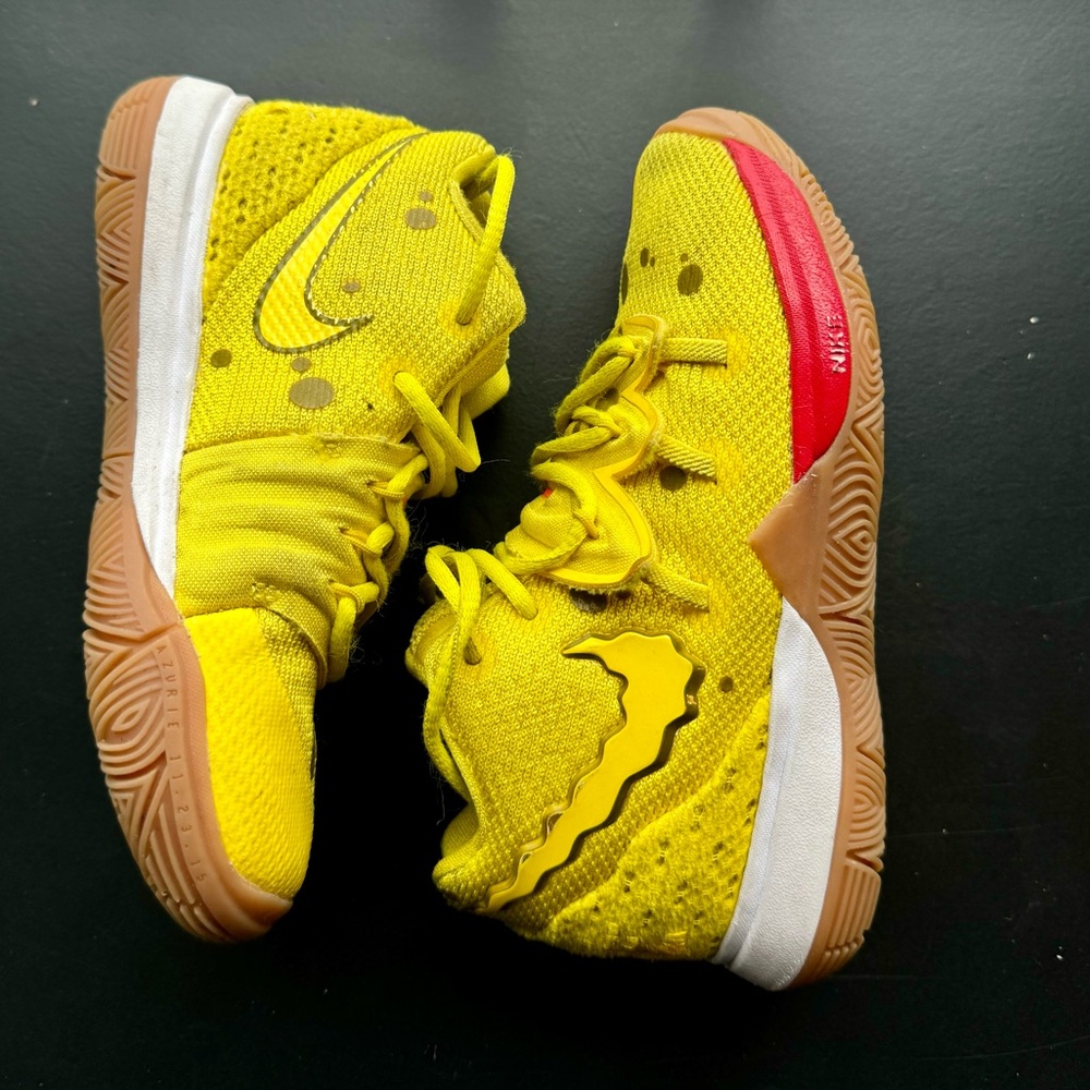 NIKE Kyrie Sponge Bob Basketball shoes USED Size 11C